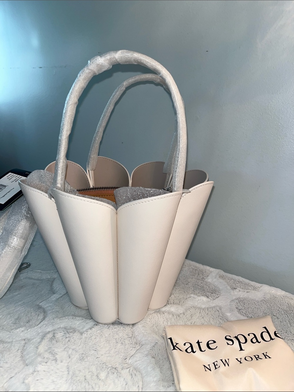 kate spade NWT! The Spade Flower Bucket Bag - Cream Leather